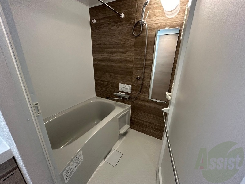 バス・シャワールーム　ユニットバスです。疲れを癒すのに欠かせませんね！