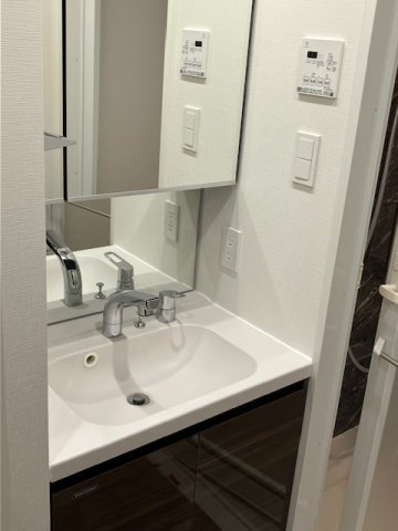 洗面設備　コンパクトで使いやすい洗面所