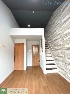 居室・リビング　エントランス