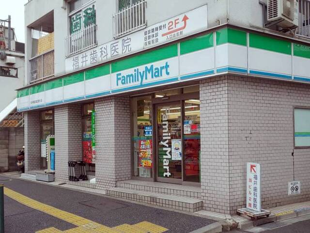 コンビニ　ファミリーマート西早稲田諏訪通り店（コンビニ）まで190m