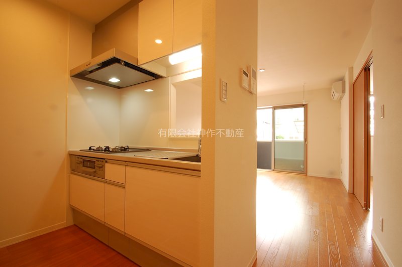 キッチン　3口ビルトインコンロ