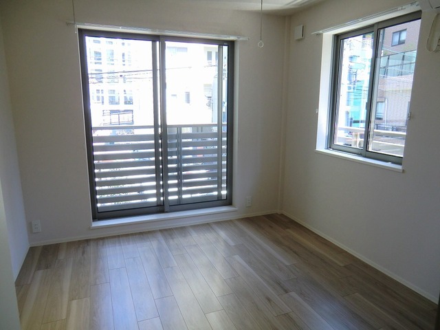 居室・リビング　★明るいフローリングの角部屋です★