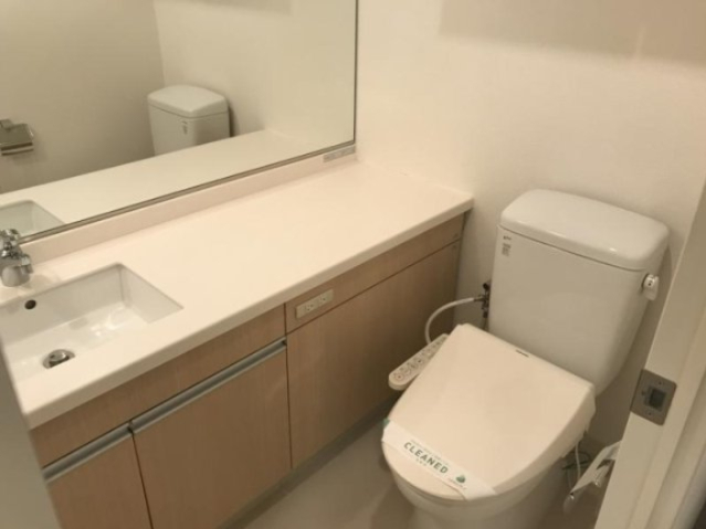 トイレ　別部屋参考写真になります