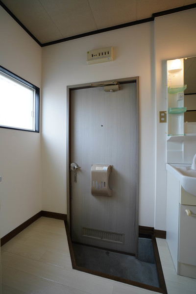 玄関　同じ建物の別なお部屋