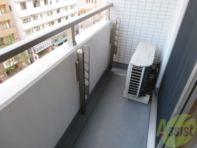 バルコニー　バルコニーは幅があり、広い印象を受けました。