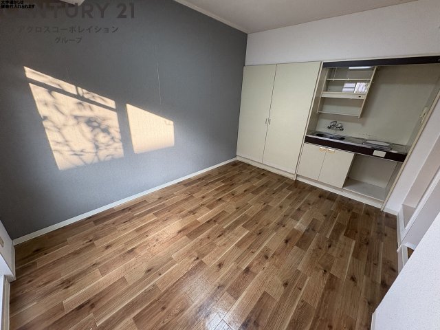 居室・リビング　西向きエアコン付きの洋室です♪