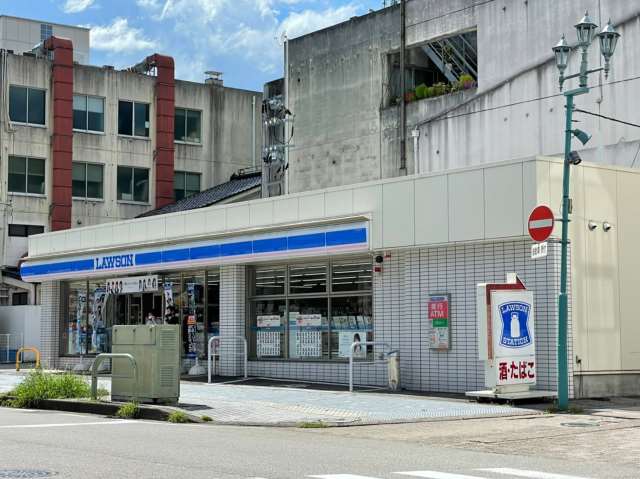 コンビニ　ローソン（コンビニ）まで732m