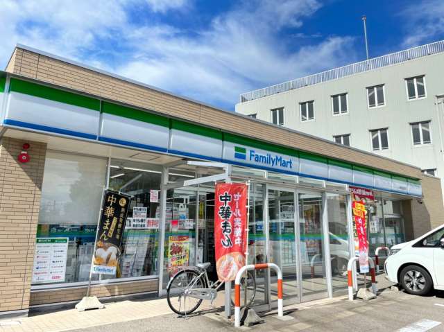 コンビニ　ファミリーマート高岡末広町店（コンビニ）まで1105m