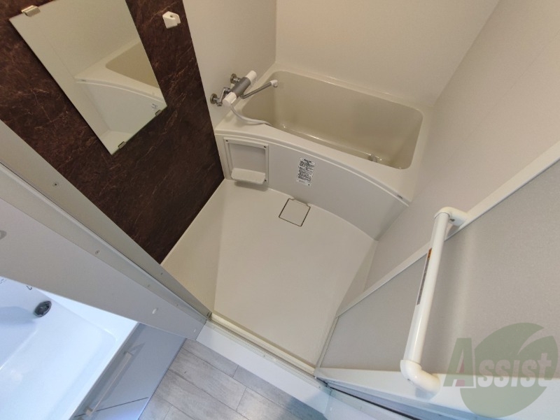 バス・シャワールーム　ユニットバスです。疲れを癒すのに欠かせませんね！