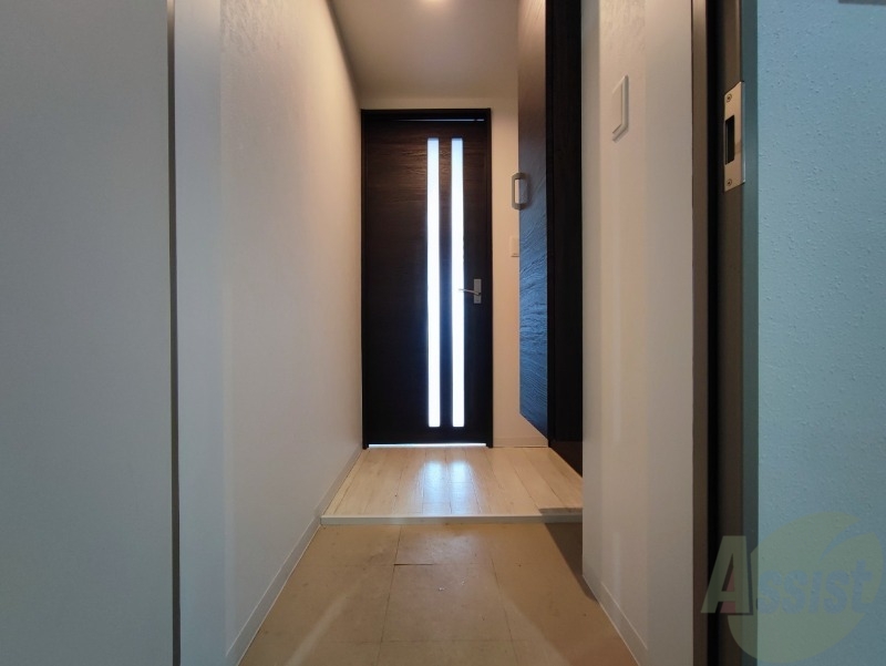 玄関　玄関の様子です。明るい印象ですね。気分もあがりそう。