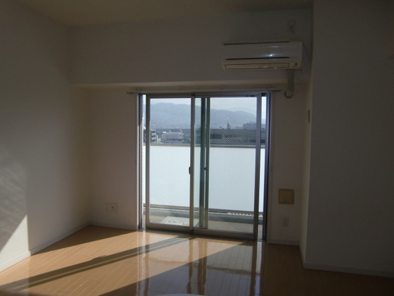 居室・リビング　※別部屋の写真です