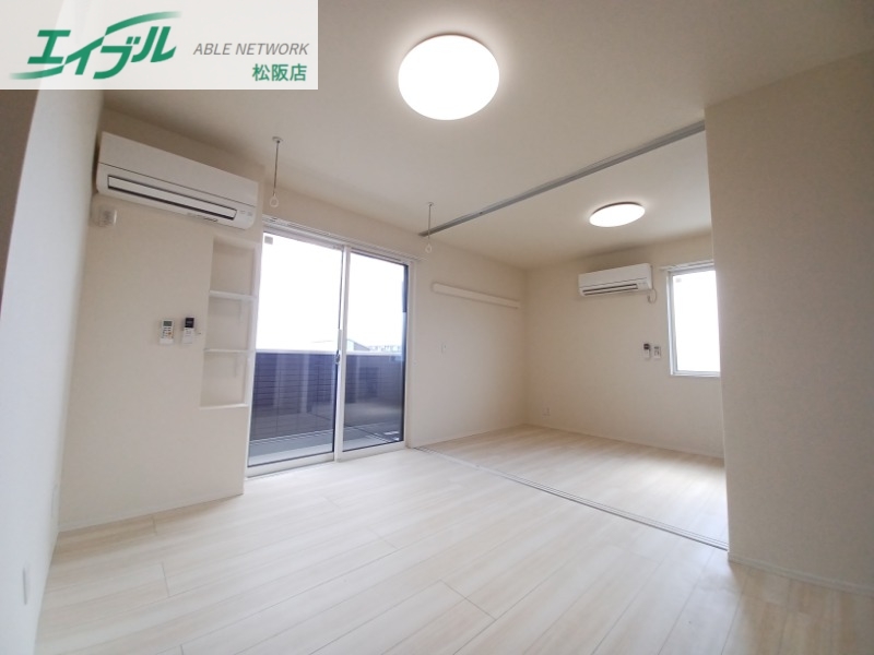 居室・リビング　別部屋参考写真です