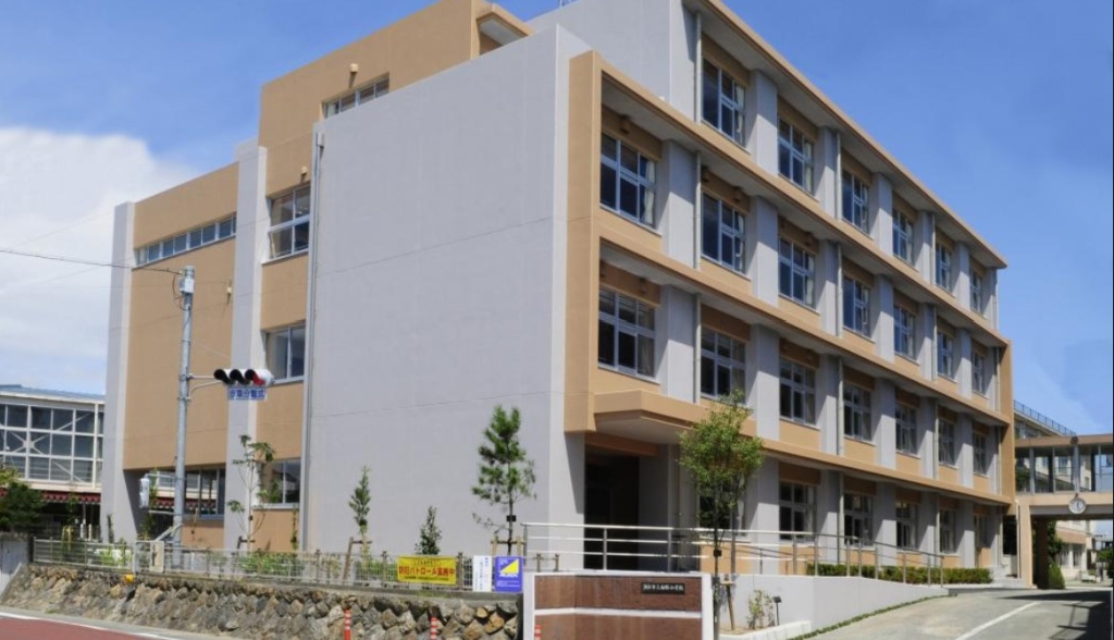 小学校　浜松市立白脇小学校（小学校）まで849m