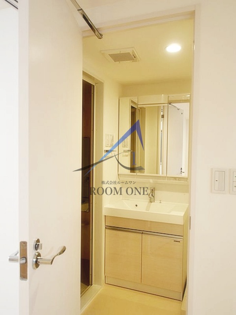 洗面設備　独立洗面台です。