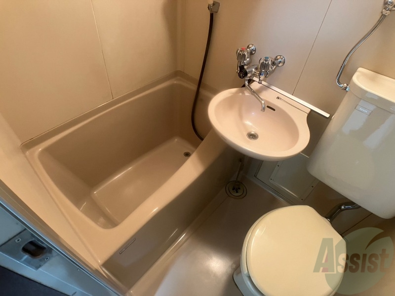 バス・シャワールーム　お風呂になります。一日の疲れを癒してくださいね。