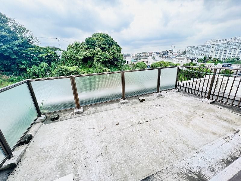 バルコニー　落ち着いた時間を過ごせるバルコニーです