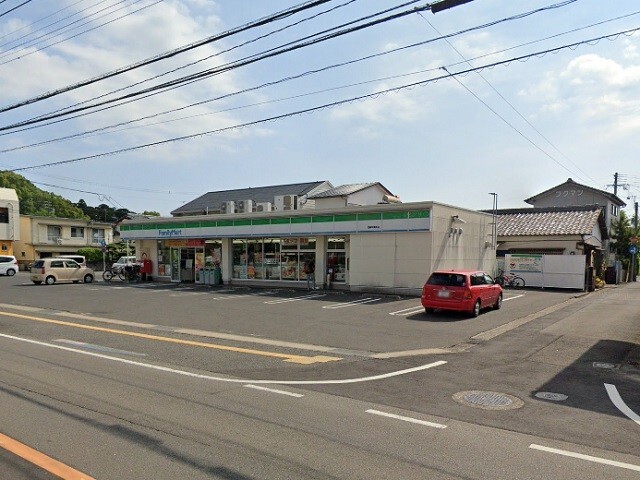 コンビニ　ファミリーマート宮崎学園前店（コンビニ）まで358m