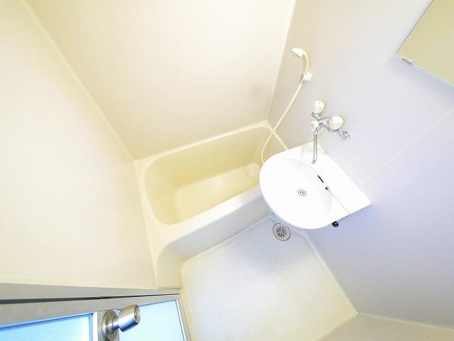 バス・シャワールーム　コンパクトで使いやすいお風呂です