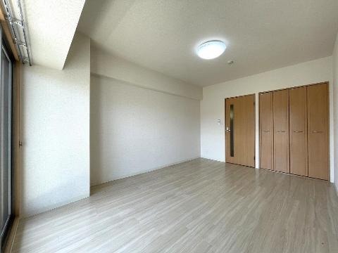 居室・リビング　室内