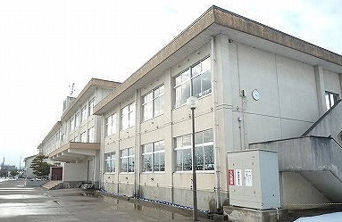 小学校　井栗小学校（小学校）まで900m