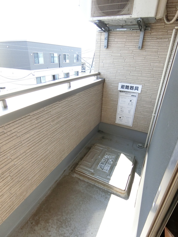 バルコニー　嬉しいバルコニー付き！夏季の洗濯物干しに♪