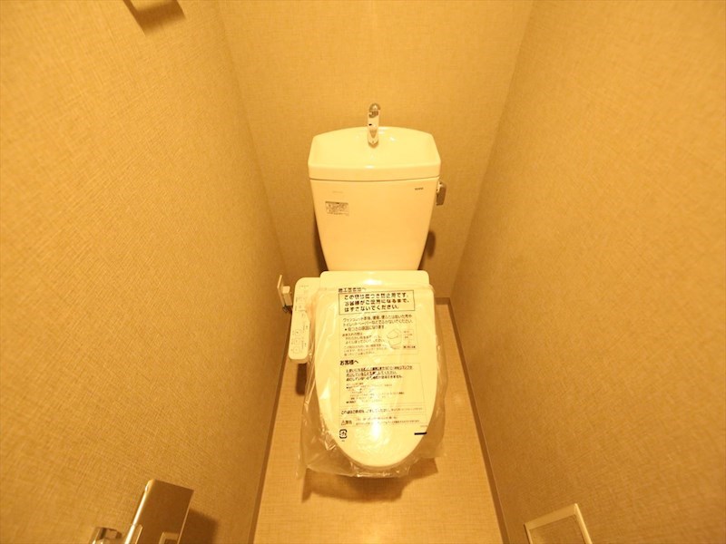 トイレ　温水洗浄暖房便座付トイレ