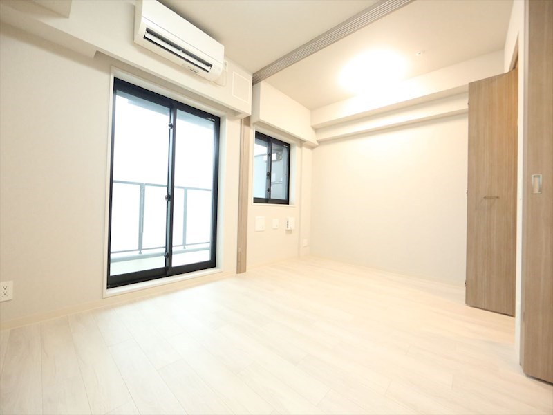 バルコニー　ＬＤＫ8.1帖　洋室3.3帖　エアコン完備　バルコニー