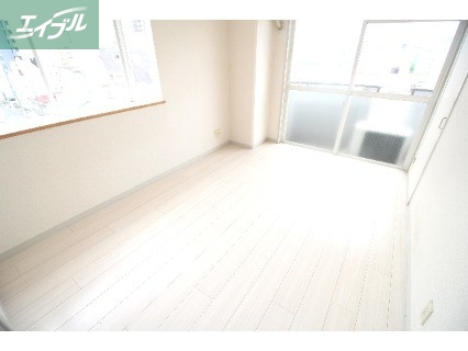 スプランドゥール野田屋町の居間写真