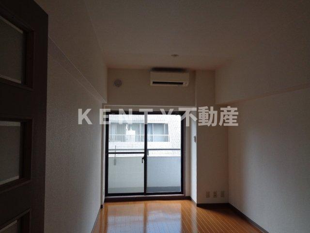 居室・リビング　こちらの居間で趣味の時間をお楽しみください