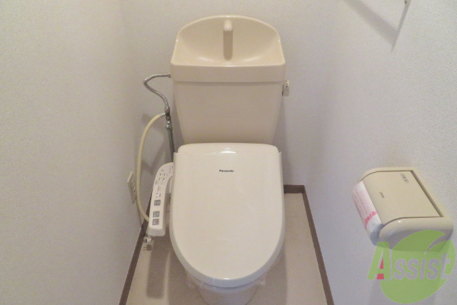 トイレ　トイレはウォシュレット付きです。シャワートイレは嬉しいですね