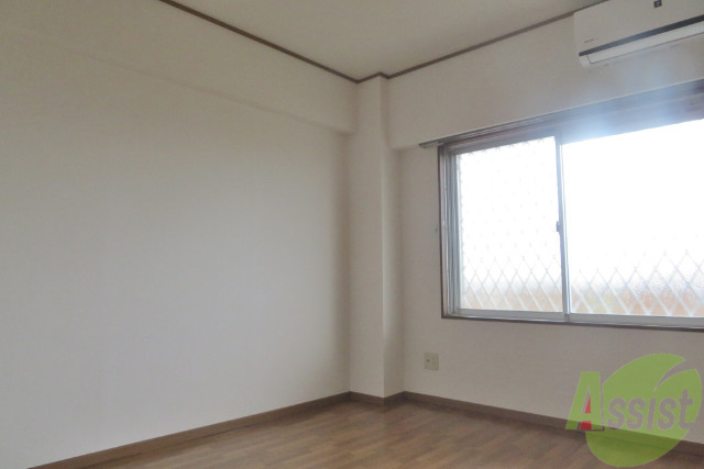 その他部屋・スペース　寝室は６．７帖の洋室です。窓からの日が明るいですね。