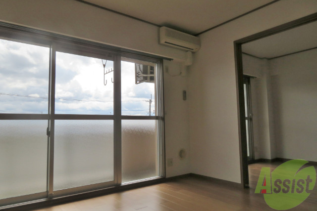 居室・リビング　リビングは１１．４帖のＬＤＫです。南向きなので陽当り良好です