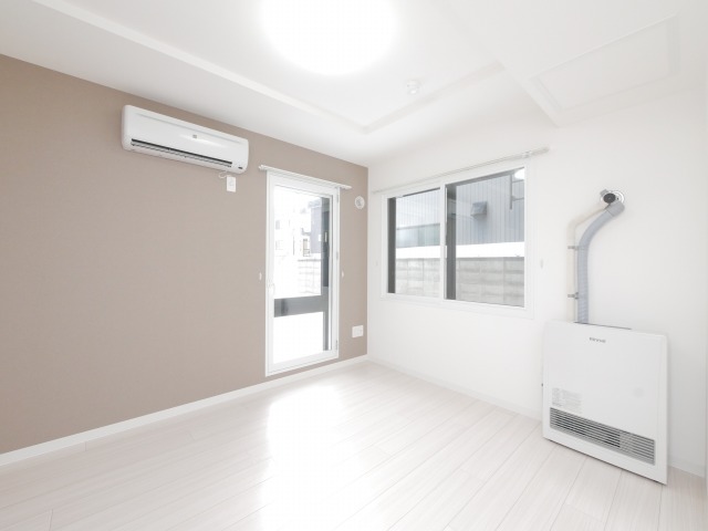 居室・リビング　☆白を基調とした明るい内装☆