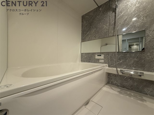 バス・シャワールーム　追い焚き機能・浴室乾燥機付きで便利！