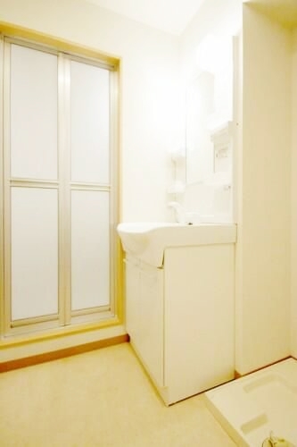 洗面設備　【南向き前面棟無し明るいお部屋！】お問い合わせはお早めに♪