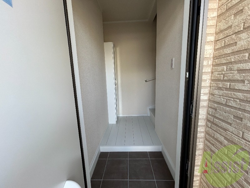 玄関　玄関から撮影しました。広々としていますね！