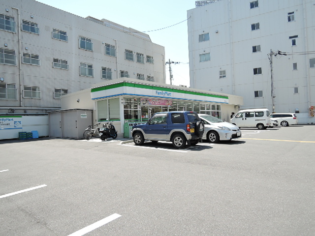 コンビニ　ファミリーマート高知土居町店（コンビニ）まで596m