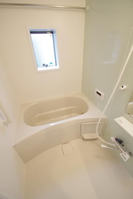 バス・シャワールーム　★小窓付きのお風呂★