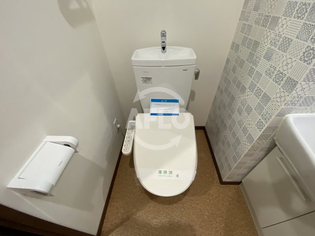 トイレ　ウインズコート西梅田II　温水洗浄便座