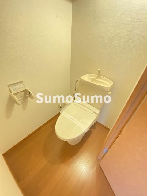 トイレ　清潔感のあるトイレです 外観もきれいです