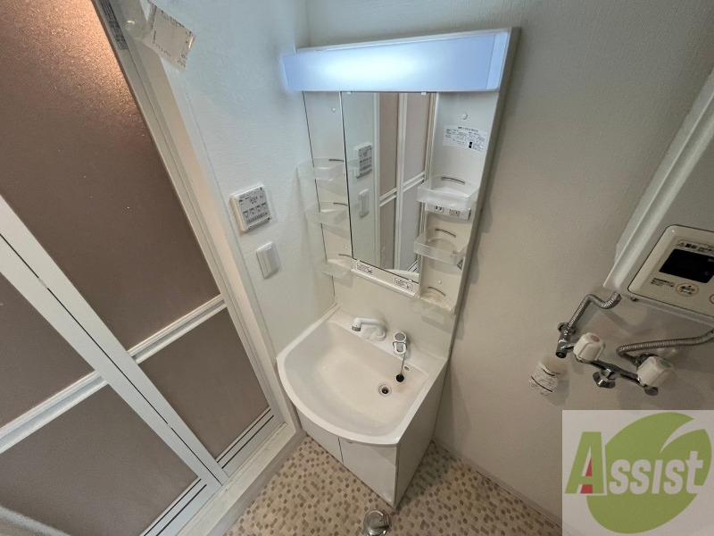 洗面設備　シャンプードレッサー。身支度はここでばっちりですね。