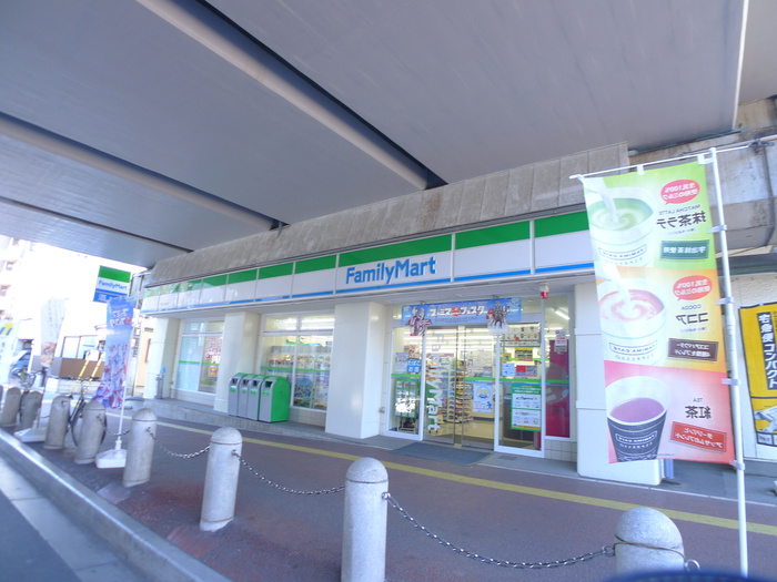 コンビニ　ファミリーマート（コンビニ）まで100m