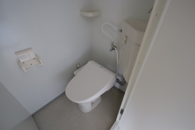 トイレ　※別室の参考写真の為、現況優先です。