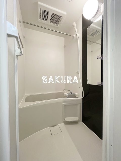 バス・シャワールーム　雨の日でも安心の浴室乾燥機付きです♪