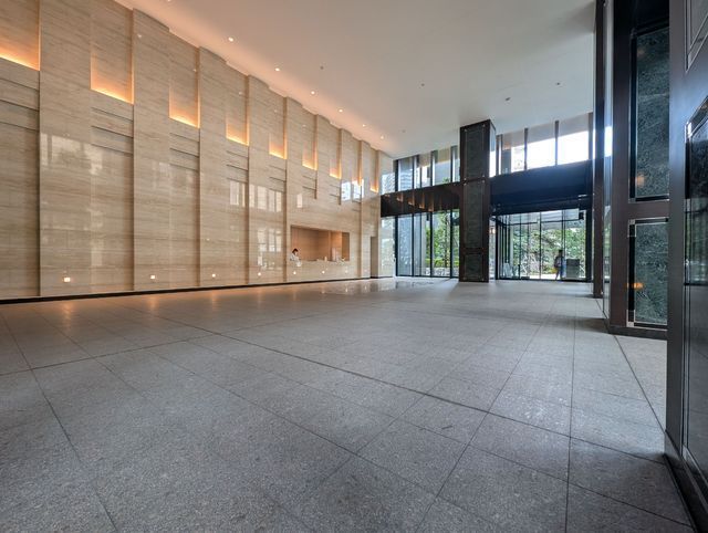 ロビー　コンシェルジュサービスあり