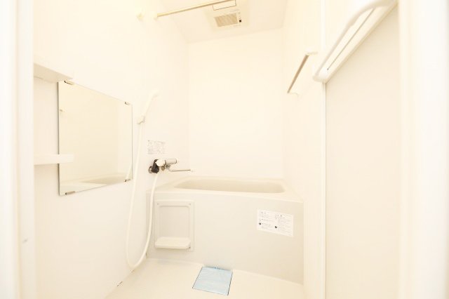 バス・シャワールーム　広々快適なバスルームです♪