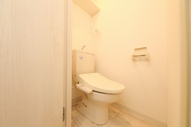 トイレ　快適なウォシュレット付きです♪