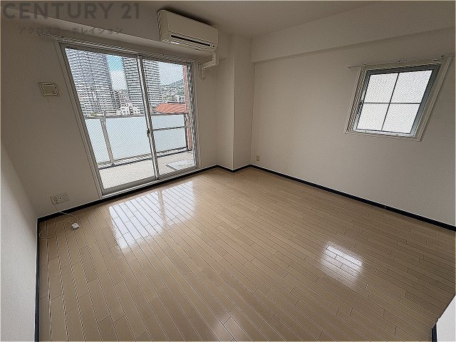 居室・リビング　南向き8.5帖の洋室です♪