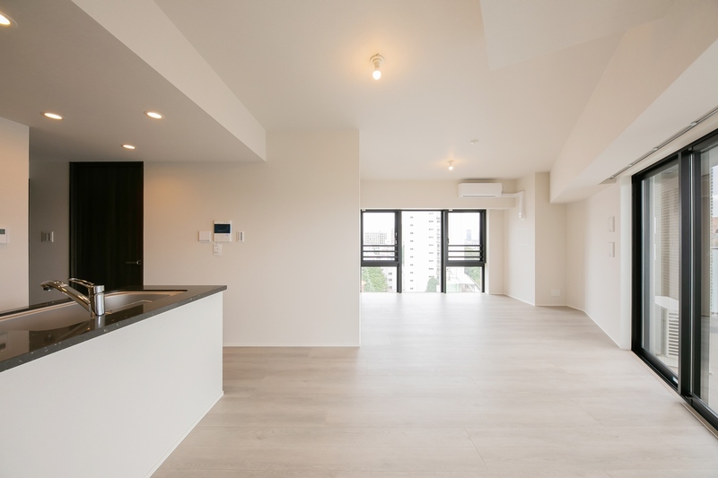 居室・リビング　北東向きルーフバルコニー付きですので明るいお部屋