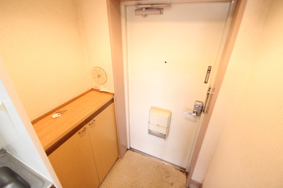 玄関　※別号室の写真です。現状と異なる場合は現状優先となります。